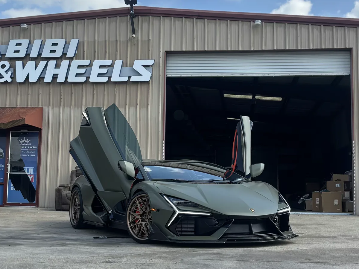 Lamborghini Revuelto